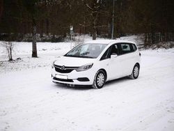 Weiß Gebraucht 2017 Opel Zafira Tourer Edition Van / Kleinbus | 9.900 € (Fairer Preis)