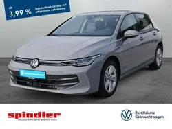 Mondsteingrau Gebraucht 2024 VW Golf VIII Life Limousine | 23.920 € (Fairer Preis)
