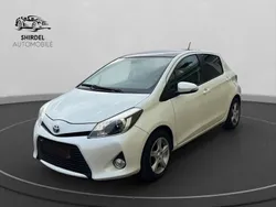 Weiß Gebraucht 2013 Toyota Yaris Hybrid Club Limousine | 11.990 € (Fairer Preis)