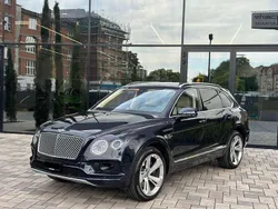 Blau Gebraucht 2016 Bentley Bentayga SUV | 65.000 €