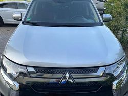 Silber Gebraucht 2021 Mitsubishi Outlander P-HEV SUV | 26.000 € (Etwas zu teuer)