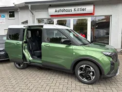 Bursting green Neu 2025 Ford Tourneo Courier Active Van / Kleinbus | 30.550 € (Fairer Preis)