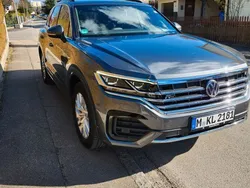 Grau Gebraucht 2019 VW Touareg R-line SUV | 40.700 € (Guter Preis)