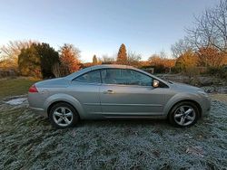 Grau Gebraucht 2010 Ford Focus Cabriolet Cabrio | 4.900 €