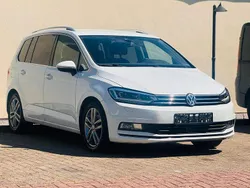 Weiß Gebraucht 2017 VW Touran Highline Van / Kleinbus | 15.999 € (Superpreis)