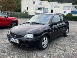 Schwarz Gebraucht 2000 Opel Corsa Edition Limousine | 650 € (Guter Preis)