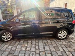 Schwarz Gebraucht 2016 VW Touran Van / Kleinbus | 11.900 € (Fairer Preis)