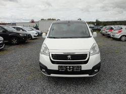 Weiß Gebraucht 2017 Peugeot Partner Tepee Allure Van / Kleinbus | 7.999 € (Etwas zu teuer)