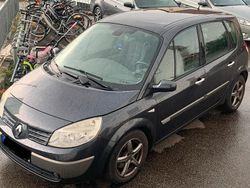 Grau Gebraucht 2006 Renault Scénic II Van / Kleinbus | 1.500 € (Teuer)