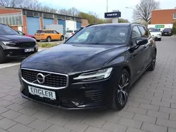 Onyx black (schwarz) Gebraucht 2020 Volvo V60 R-Design Kombi | 27.990 € (Etwas zu teuer)