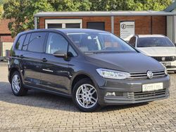 Grau Gebraucht 2019 VW Touran Trendline Van / Kleinbus | 15.970 € (Guter Preis)