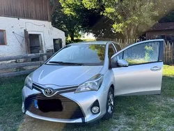 Grau Gebraucht 2016 Toyota Yaris Edition-S Kleinwagen | 12.500 € (Etwas zu teuer)