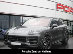 Grau Gebraucht 2024 Porsche Cayenne GTS SUV | 138.750 €