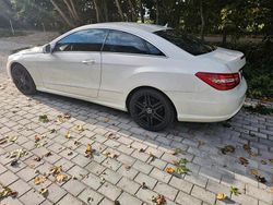 Weiß Gebraucht 2010 Mercedes E350 Sport Coupé | 13.900 € (Etwas zu teuer)