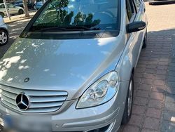 Grau Gebraucht 2006 Mercedes B200 Van / Kleinbus | 3.600 € (Fairer Preis)