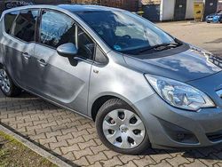 Gebraucht 2011 Opel Meriva Design Edition Van / Kleinbus | 3.300 € (Fairer Preis)