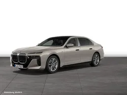Grau Gebraucht 2024 BMW 740 Limousine | 98.740 € (Teuer)