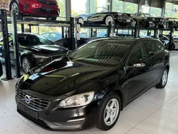 Schwarz Gebraucht 2015 Volvo V60 Kombi | 5.850 € (Superpreis)