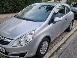 Grau Gebraucht 2009 Opel Corsa Limousine | 2.200 € (Guter Preis)