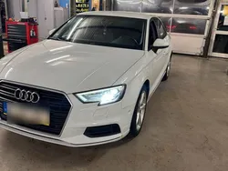Weiß Gebraucht 2016 Audi A3 Ambiente Limousine | 11.000 € (Guter Preis)