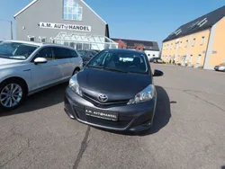 Grau Gebraucht 2011 Toyota Yaris Cool Kleinwagen | 6.000 € (Etwas zu teuer)