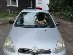 Grau Gebraucht 2002 Toyota Yaris Sol Limousine | 850 € (Superpreis)