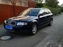Blau Gebraucht 2002 Audi A4 Kombi | 2.499 € (Fairer Preis)