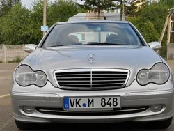 Silber metallic Gebraucht 2001 Mercedes 200 Avantgarde Limousine | 2.650 €