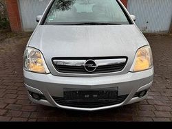 Silber Gebraucht 2006 Opel Meriva Van / Kleinbus | 2.200 € (Etwas zu teuer)