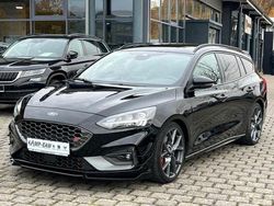 Agate black (metallic) Gebraucht 2021 Ford Focus ST Kombi | 27.799 € (Etwas zu teuer)