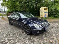 Blau Gebraucht 2002 Mercedes E240 Limousine | 3.800 € (Fairer Preis)