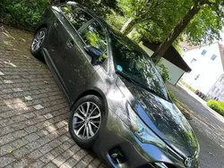 Grau Gebraucht 2016 Toyota Avensis Edition-S Kombi | 8.300 € (Guter Preis)