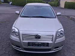 Silber Gebraucht 2004 Toyota Avensis Limousine | 3.800 € (Fairer Preis)