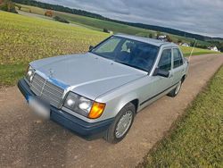 Silber Gebraucht 1988 Mercedes 200 Limousine | 3.999 €