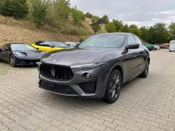 Grau Gebraucht 2022 Maserati Levante SUV | 89.900 € (Guter Preis)