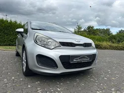 Silber Gebraucht 2013 Kia Rio Limousine | 4.850 € (Guter Preis)