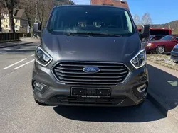 Grau Gebraucht 2021 Ford Tourneo Custom Van / Kleinbus | 20.000 € (Etwas zu teuer)