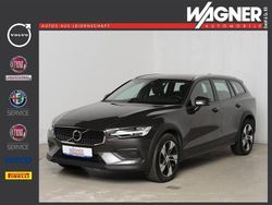 Grau Gebraucht 2023 Volvo V60 CC Plus Kombi | 39.450 € (Fairer Preis)