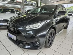 Mysticschwarz mica Gebraucht 2024 Toyota Yaris Team Kleinwagen | 19.890 € (Fairer Preis)