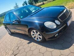 Schwarz Gebraucht 2005 Mercedes E220 Limousine | 3.350 €