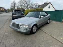 Silber Gebraucht 1993 Mercedes E320 Cabrio | 30.000 €