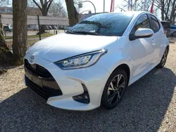Weiß Neu 2025 Toyota Yaris Hybrid Limousine | 23.980 € (Guter Preis)