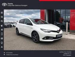 Novaweiß perleffekt/ schwarz Gebraucht 2017 Toyota Auris Hybrid Basis Limousine | 12.890 € (Fairer Preis)