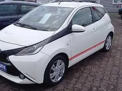 Weiß Gebraucht 2017 Toyota Aygo X-play Kleinwagen | 7.480 € (Fairer Preis)