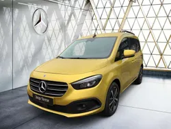 Limonitgelb metallic Gebraucht 2024 Mercedes T180 Progressive Van / Kleinbus | 29.571 € (Fairer Preis)