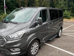Grau Gebraucht 2023 Ford Tourneo Custom Titanium X Van / Kleinbus | 42.000 € (Guter Preis)