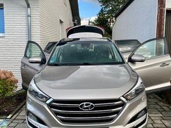 Grau Gebraucht 2015 Hyundai Tucson Premium SUV | 14.990 € (Fairer Preis)