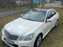 Weiß Gebraucht 2012 Mercedes E220 Limousine | 14.300 €