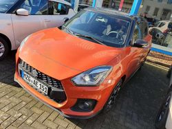 Flame orange pearl metallic Neu 2025 Suzuki Swift Comfort Limousine | 19.990 €