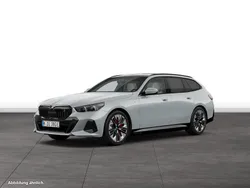 Grau Gebraucht 2024 BMW i5 Limousine | 66.600 € (Fairer Preis)